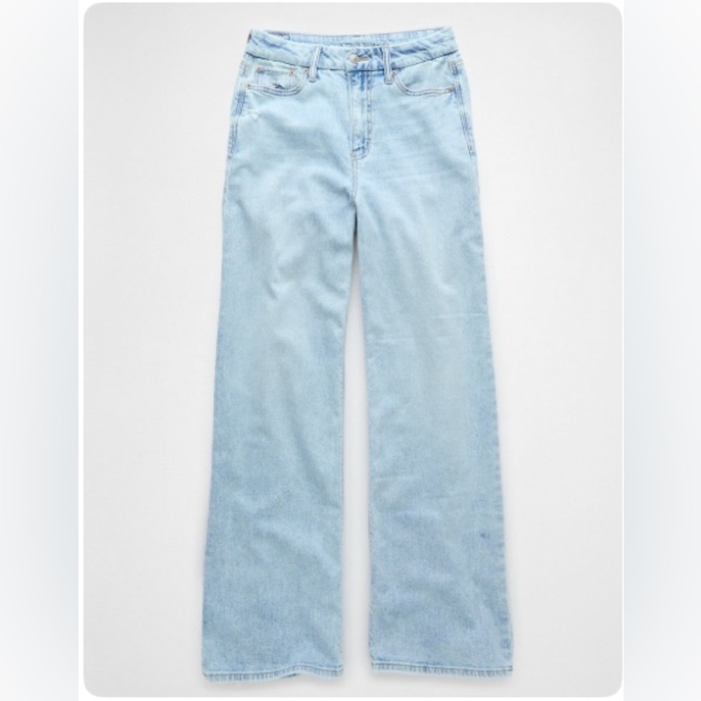 American Eagle Light Wash Jeans